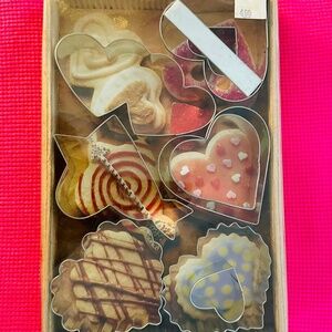 VALENTINE NWT Cookie Cutter Set (8) Heart Love